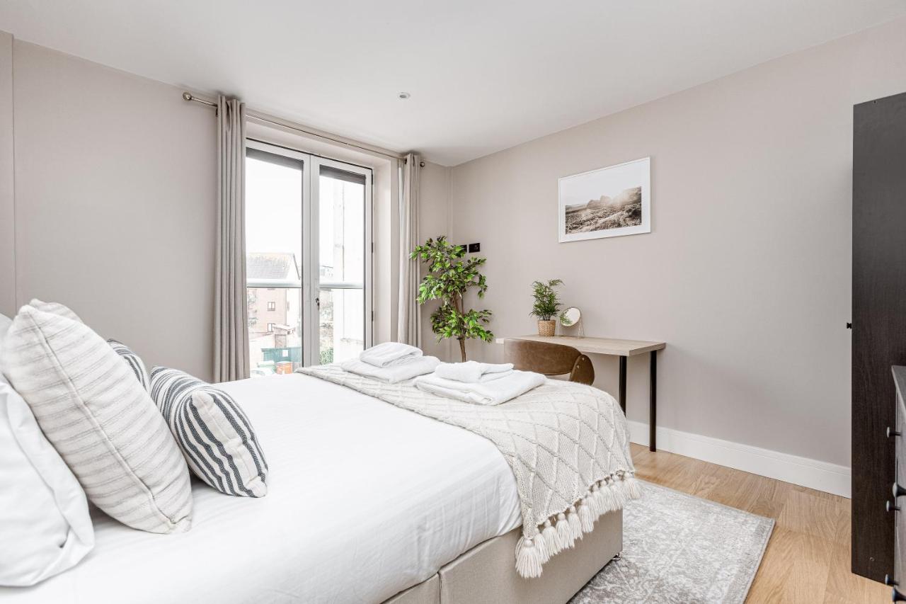 Charming 1 Bedroom Apt , Town Centre, Wifi, Free Parking By Tent Serviced Apartments Staines-upon-Thames Eksteriør bilde