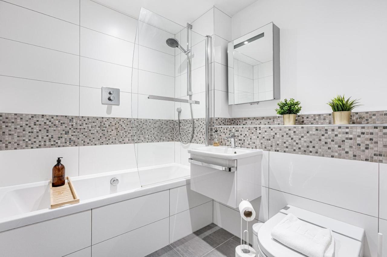 Charming 1 Bedroom Apt , Town Centre, Wifi, Free Parking By Tent Serviced Apartments Staines-upon-Thames Eksteriør bilde